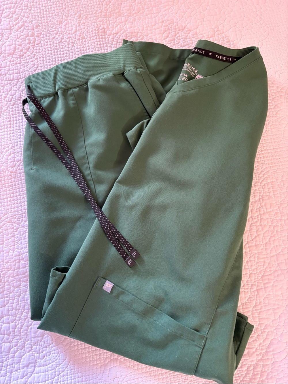 Fabletics Forest Green Women's scrub set with Contrast Drawcord